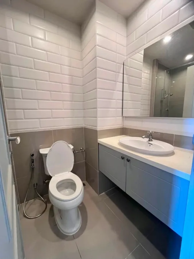 Selling The Editor condo, 20th floor. Fully furnished with all amenities. Unobstructed view. Book now!