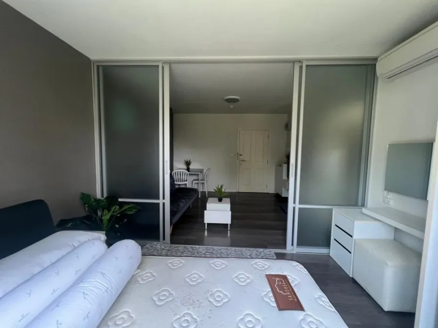For sale and rent, D Condo Campus Resort Bang Saen, separated rooms, great price, complete set of furniture, don't miss it.