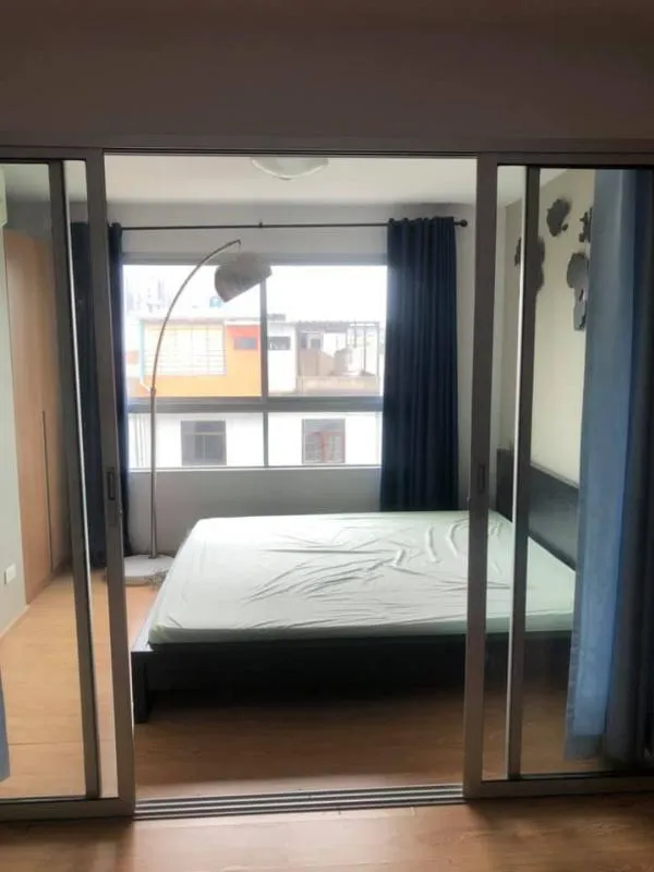 Condo for sale, D Condo Rattanathibet, beautiful sofa in a classic style, luxury. Fully furnished in one room
