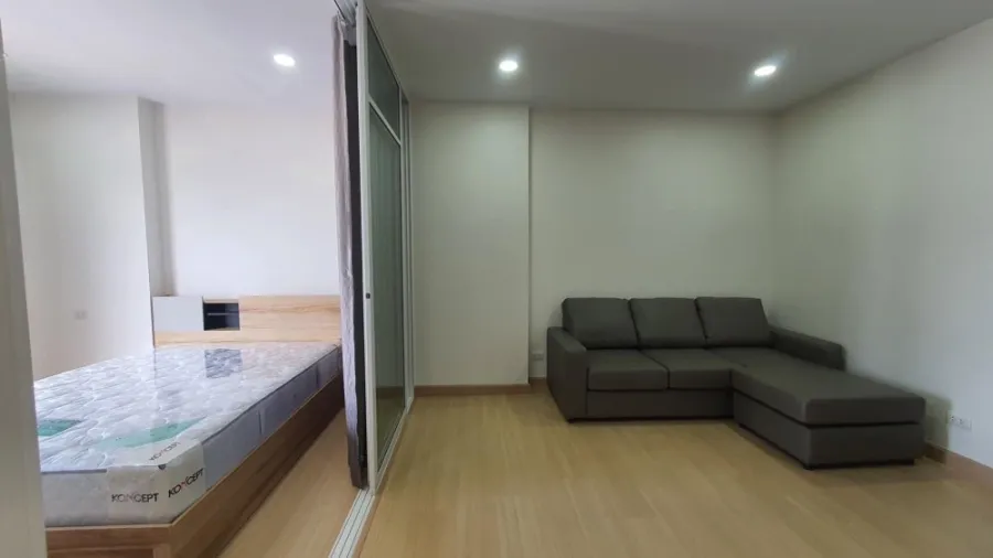 Condo for rent, Supalai Veranda Ramkhamhaeng, nice room, furnished + electrical appliances ready, has a very high view, book now.