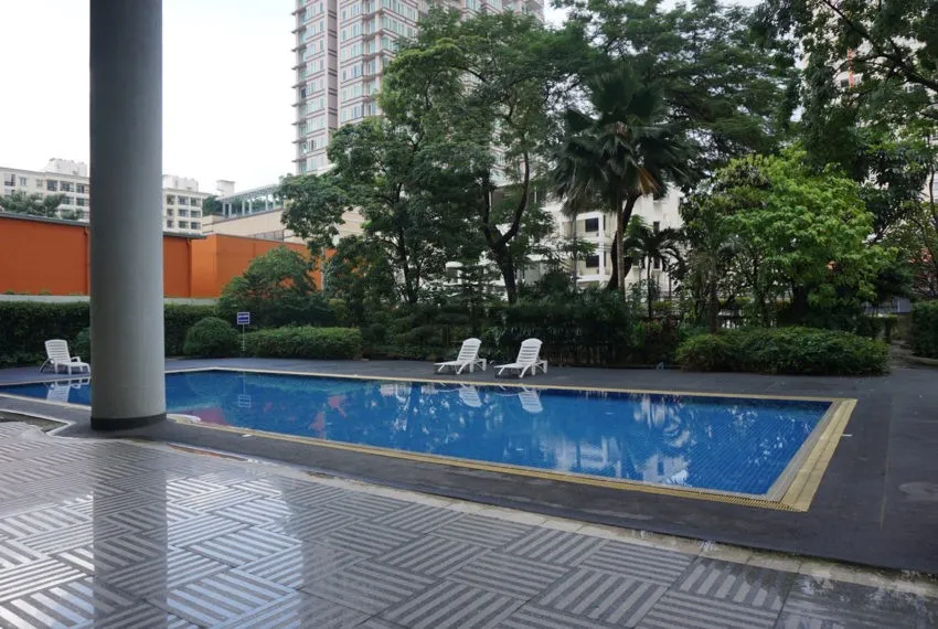 For sale: Le Raffine Sukhumvit 24, very large room with private swimming pool, home-like atmosphere, buy and move in immediately.