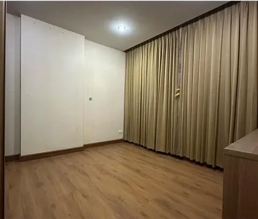 For sale: Zenith Place Add Huai Khwang, 3rd floor, spacious room, comfortable, not cramped. Don't just look, hurry and reserve now!