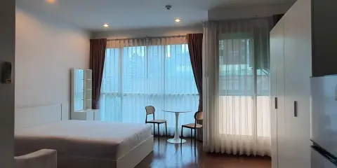 ให้เช่า The Address Chidlom ห้องพักตกแต่งครบครันด้วยเตียงควีนไซส์ บรรยากาศเงียบสงบและร่มรื่น ห้ามพลาด