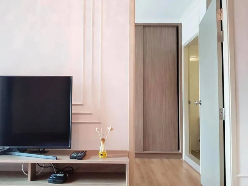 OMG!! This room is very beautiful decorated, luxurious, fully furnished, ready to move in. For rent or sale Chapter One The Campus Ladprao Soi 1