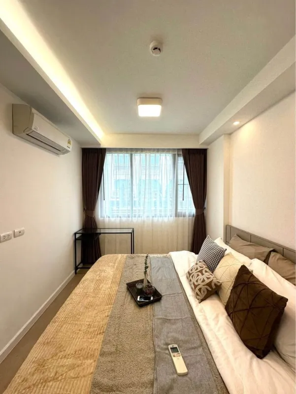 ขาย JRY Condo Rama 9 ตกแต่งด้วยเฟอร์นิเจอร์ SB ทั้งห้อง น่าอยู่มาก เดินทางสะดวกสบาย รีบจับจองเลย