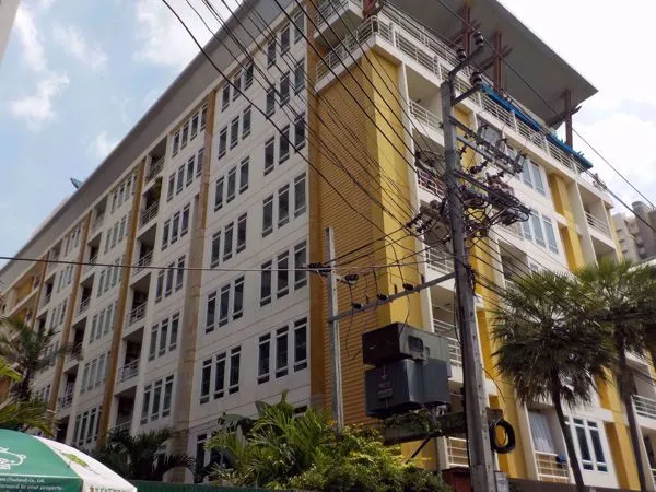 For rent: The Amethyst Sukhumvit 39, well decorated walls. Fully furnished, good price, just come and move in.