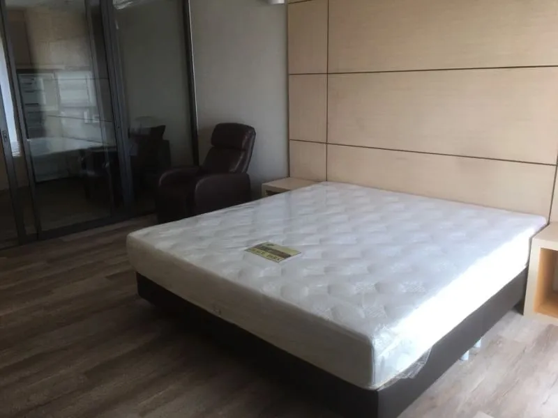 For sale, Nobel Remix, Sukhumvit 36, decorated in minimalmuji style. Use the space very well. Don't miss out.