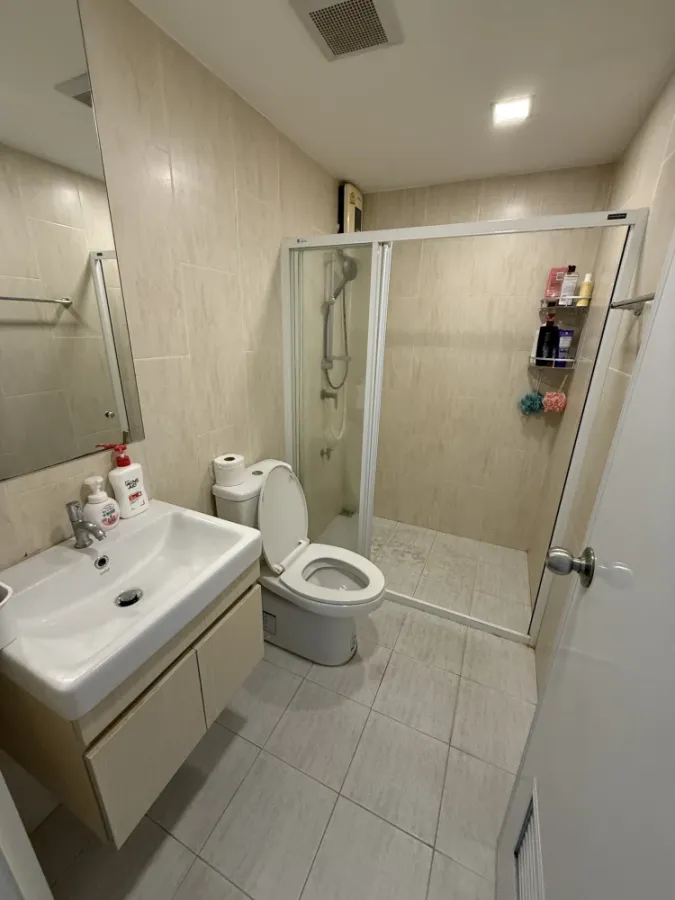 For rent: Atmoz Ladprao 71, Building B, 2nd floor, corner room, beautifully decorated, clearly divided room zones, don't miss it.