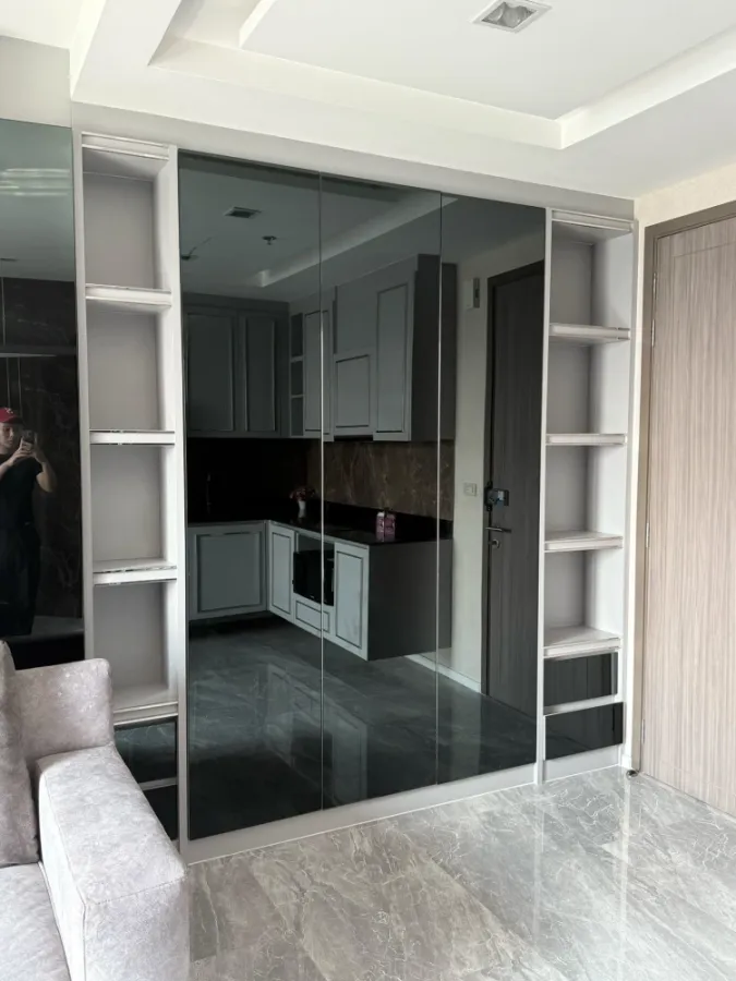 For rent: Quinn Ratchada 17, beautifully decorated room, built-in marble patterned walls, fully furnished, book now.