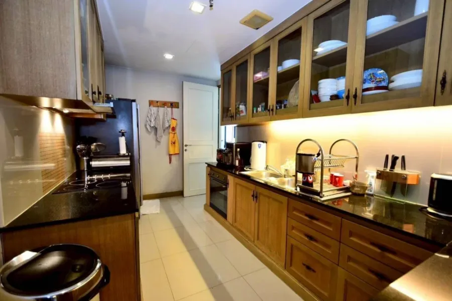 Urgent sale, Sathorn Gardens, large room, comfortable living, plenty of usable space, fully furnished, ready to move in with just your suitcase.
