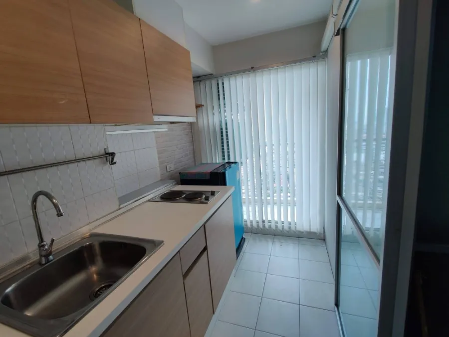 For sale: U Delight Bang Sue Station, large room, lots of usable space. The high floor corner room is very quiet. North balcony, urgent