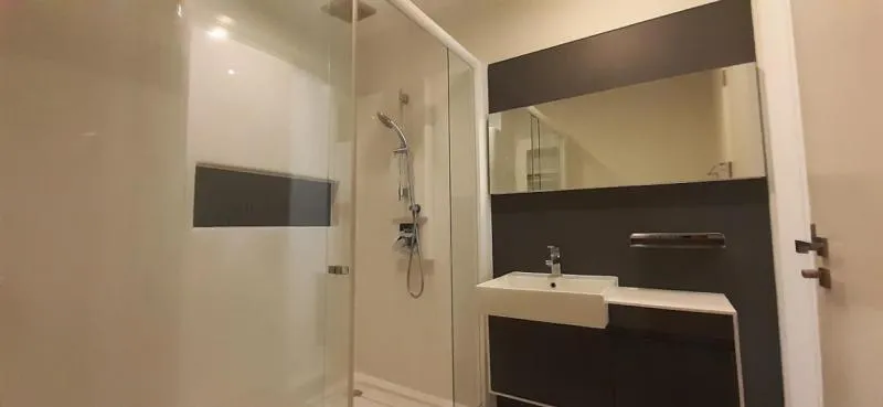 ให้เช่า The Room สุขุมวิท 62 ขนาด 45 ตร.ม. ชั้นเดียวกับสระว่ายน้ำ เฟอร์ครบ มีเครื่องซักผ้า รีบเลย
