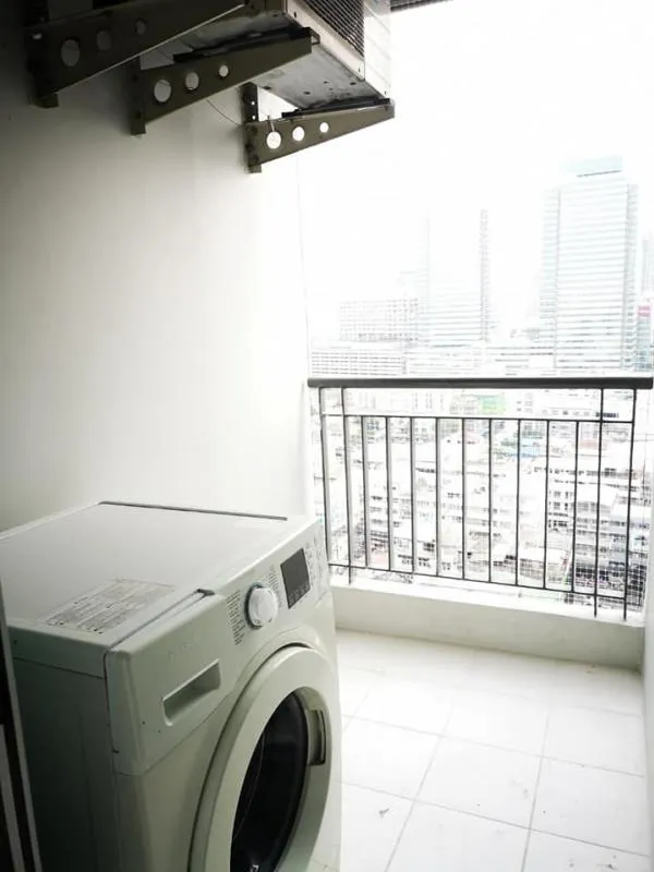 Life @ Ratchada - Suthisan condo for rent, beautiful corner room White tone, comfortable for the eyes, comfortable price, great view.