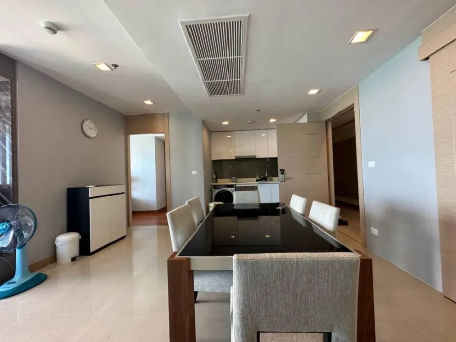 For sale: The Palm Wongamat Beach Pattaya, spacious room, high floor, fully decorated, Buit-In, move in now.