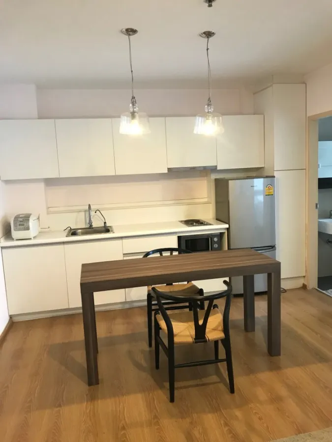 For sale: SIM Vibha-Lat Phrao, 21st floor, nice room, well decorated. Book now, guaranteed you won't regret it.