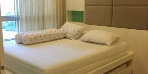 For Rent Q House สาทร เตียงบิ้วอินพิเศษ แต่งโทรนสีได้ฉุดฉาด โซฟาหรูนั้งสบาย ครบครั้นแบบนี้ห้ามพลาด