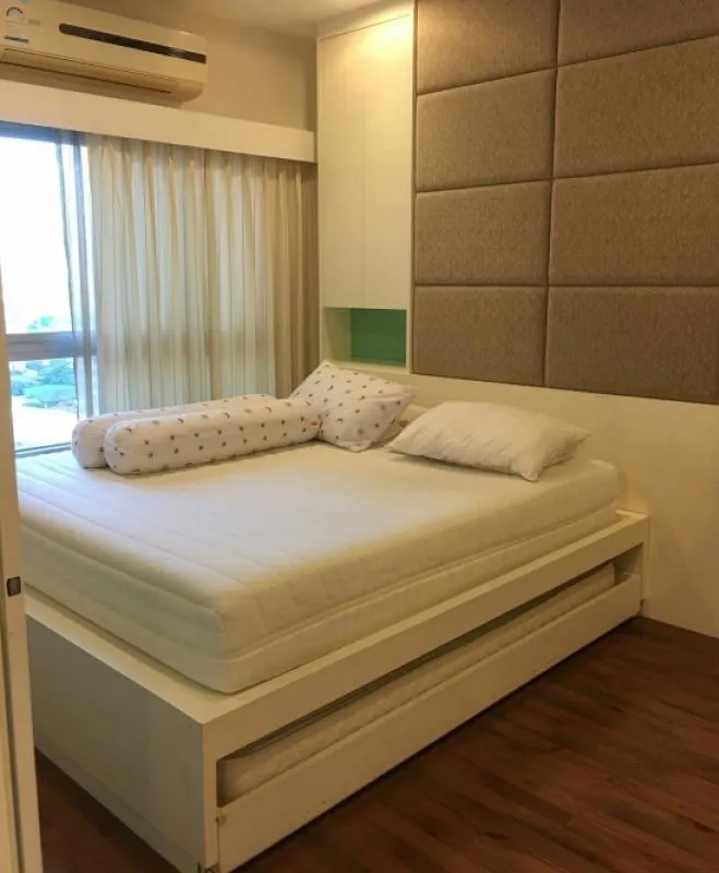 For Rent Q House สาทร เตียงบิ้วอินพิเศษ แต่งโทรนสีได้ฉุดฉาด โซฟาหรูนั้งสบาย ครบครั้นแบบนี้ห้ามพลาด