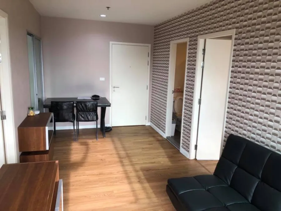 Sell ​​Aspire Sathorn-Taksin (Timber Zone) . 17th floor corner room with furniture and electrical appliances