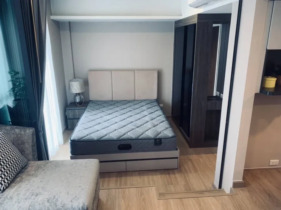 Condo for rent at LLOYD Thonglor, Research Center area. Nicely decorated unit with high-quality built-in furniture. Convenient and fully furnished. Do