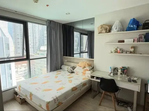 For rent: Ideo Q Chula-Samyan, Building N, 12th floor, corner unit with private garden*, swimming pool view, city view. Ready to move in.