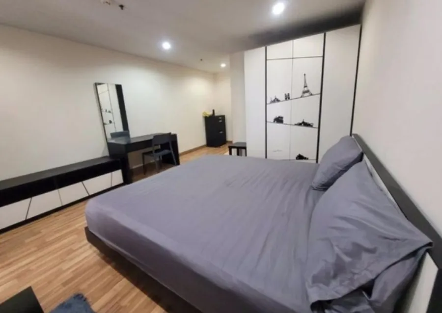 For rent, Regent Home 15 Chaengwattana, studio room, 10th floor, pool view. Beautiful room like this. Do not reserve, regret it instead.