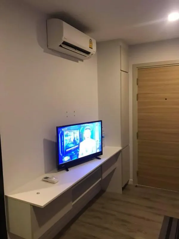 Urgent for rent !! Id Condo Pause, convenient transportation, near the expressway, near BTS Bearing. Hurry !!