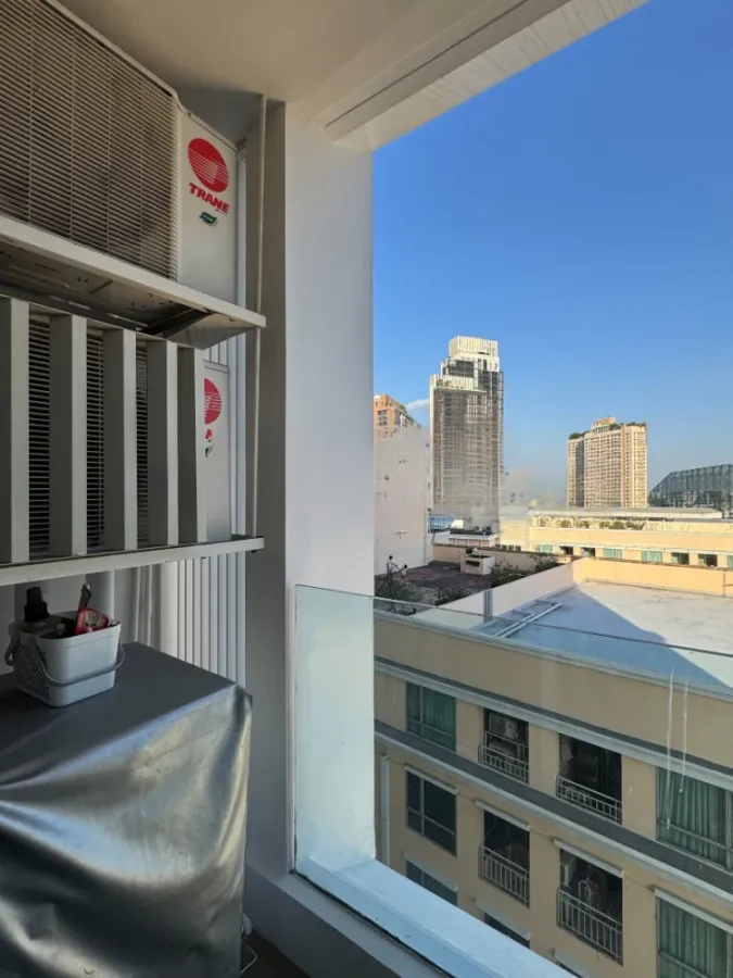 For sale or rent: Siamese Exclusive Sukhumvit 42, 9th floor. Great view, spacious and airy. Clean and well-maintained unit with a peaceful atmosphere.