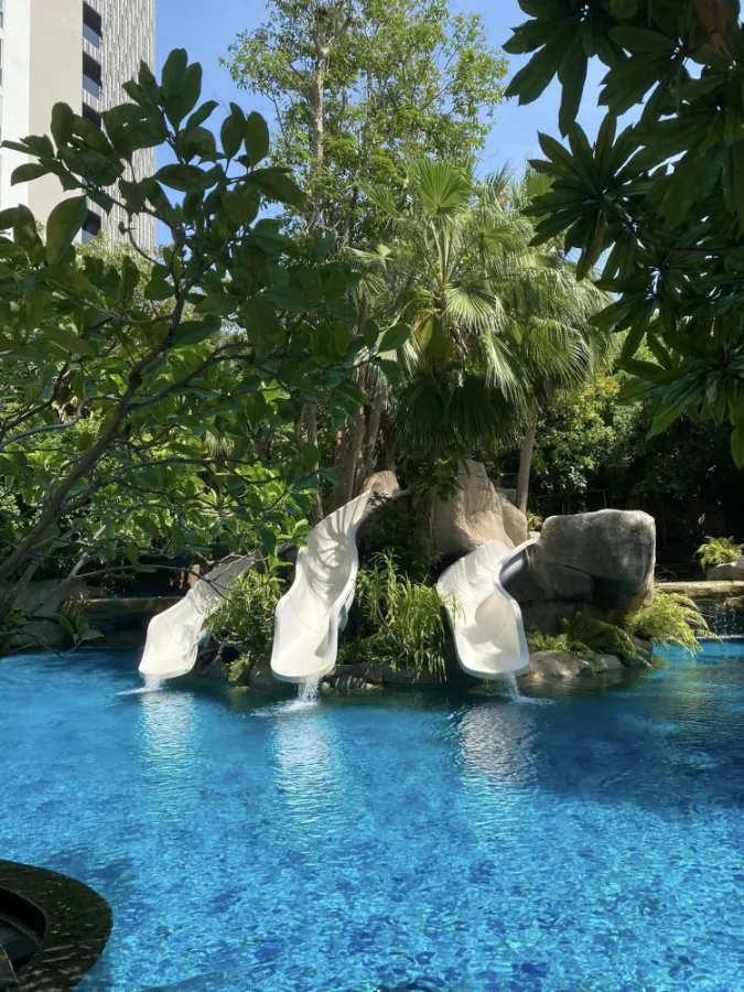 Condo for rent, The Riviera Wongamat Beach (North Pattaya), comfortable bed, sea view, shady, don't miss it.
