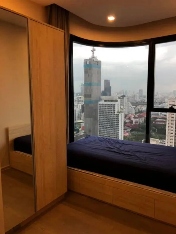 Urgent rent, Ashton Asoke condo, high floor, beautiful view, 2 bedrooms, ready to move in, close to the train, convenient transportation, don't miss !!