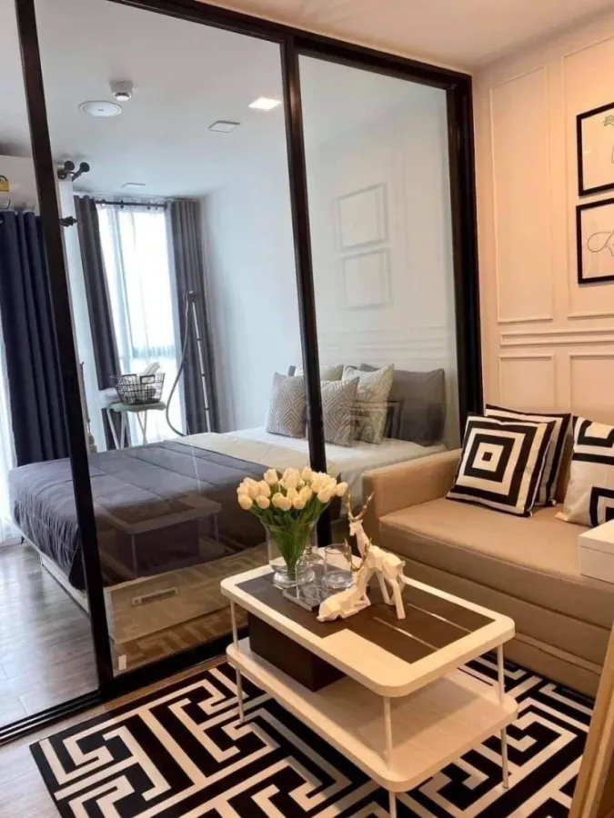 Selling Atmoz Chaengwattana corner unit, offering privacy and featuring high-quality built-in furniture. Book now!