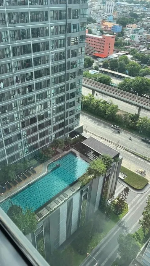 Condo for sale or rent, Ideo Sathorn-Tha Phra, corner room, private, swimming pool view. Don't delay.