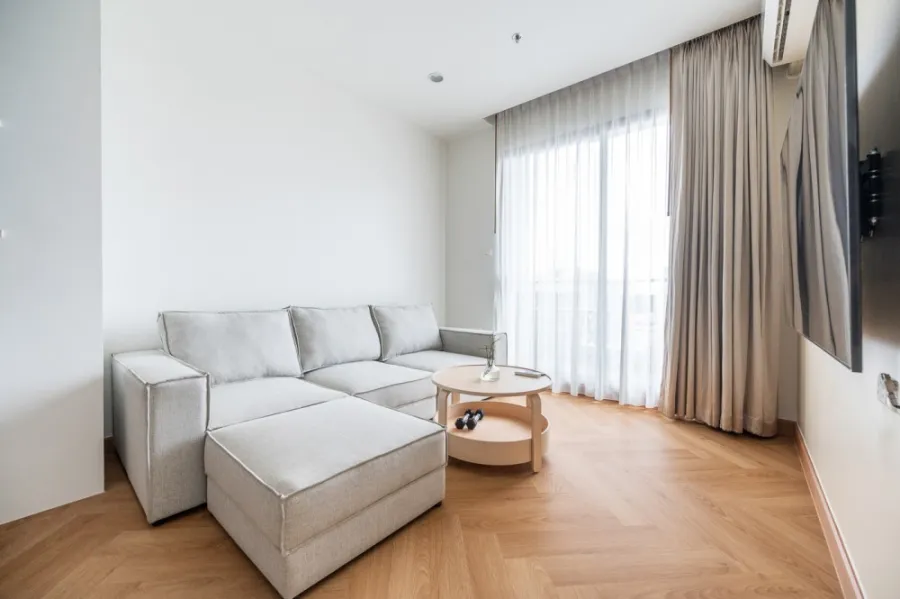For rent or sale, Supalai Premier @ Asoke, 1 bedroom, 1 bathroom, 31st floor, good view, wide area with big balcony, book now.