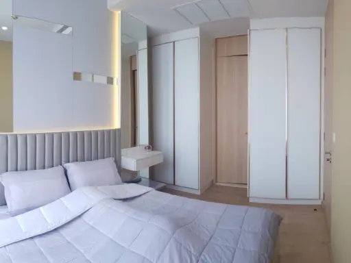 For rent!! Noble B19 Condo, 14th floor, beautiful room, fully furnished, ready to move in. Don't miss it!!