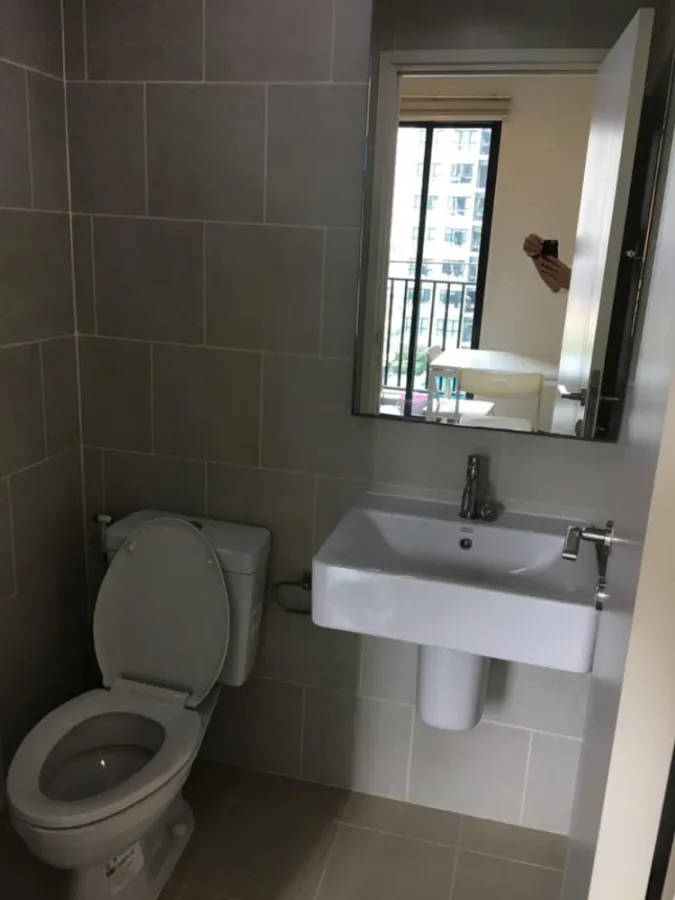 For rent The Base Chaengwattana, very beautiful room, just renovated, well furnished, plus a pool view If you miss it, you will regret it.