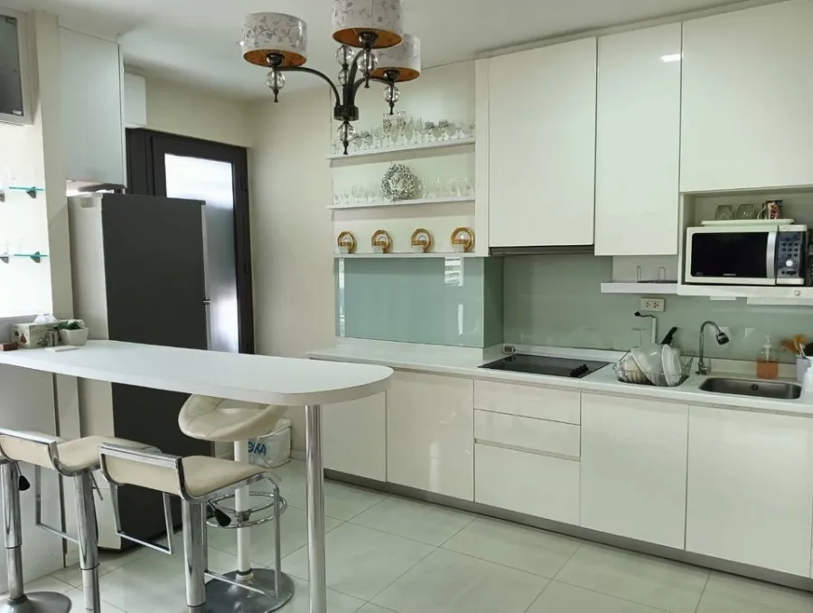 For sale: Amanta Lumpini, 8th floor, Rama IV Road view, large room, plenty of usable space, fully furnished, very worth booking.