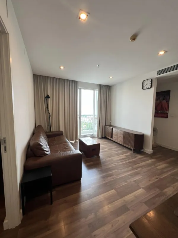 ขายให้เช่า The Room Sathorn-Taksin ชั้น 19 วิวเมืองสุดปัง บรรยากาศดีมาก ฮวงจุ้ยดีมาก ห้ามพลาดเด็ดขาด