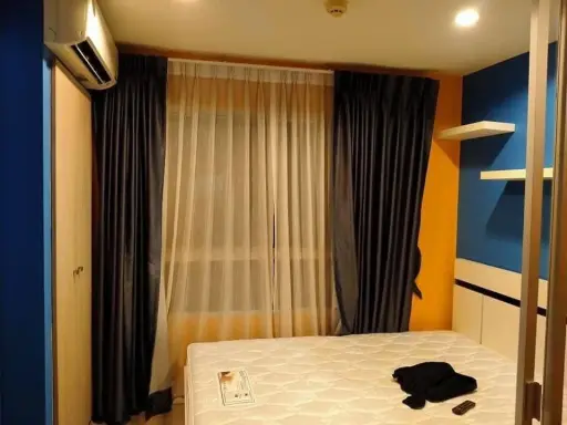 For rent: Lumpini Ville On Nut-Pattanakarn. Blue room invites you to relax. The room's amenities are ready to move in.