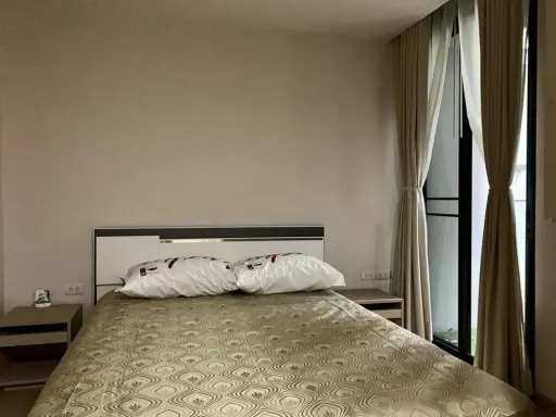 Urgent for rent!! Condo Liv @ 49, beautiful room, good location, convenient travel, near shopping center, don't miss it!!