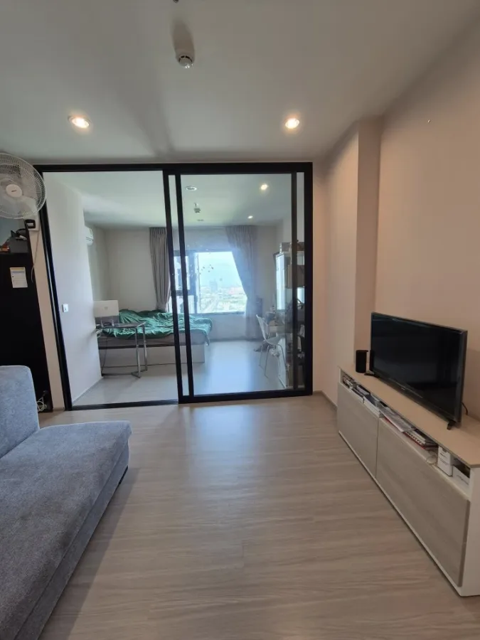 For sale, for rent, Aspire Erawan Prime, One bed room, ready to move in, cool and comfortable, receives wind all year round, has complete electrical a