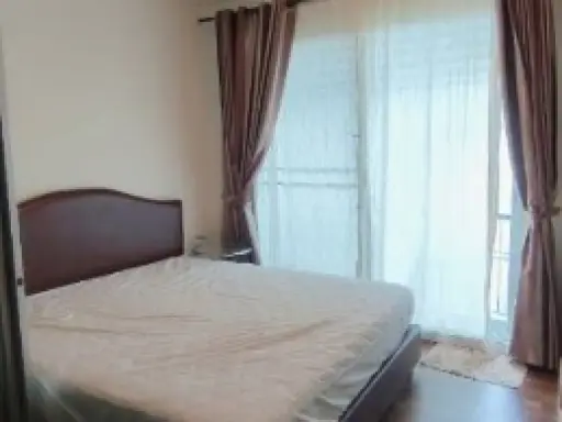 For rent, A Space Me Sukhumvit 77, nice place to live, fully furnished + electrical appliances, 6th floor, side room, swimming pool view, book now.