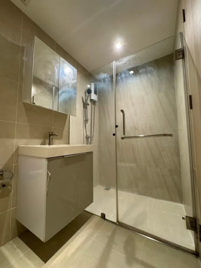 For rent: Modern condo Charan 79, fully decorated, built-in, wallpapered throughout the room. It's nice to live like this. Don't miss it.