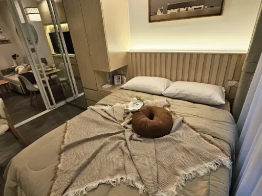 For rent: Regent Home Wuttakat. Beautifully decorated minimalist-style room with high-quality built-in furniture and complete amenities. Book now!