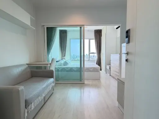 Condo for rent, Aspire Ratchada-Wongsawang. The unit is partitioned into separate, clearly defined zones. The price is affordable. Book now, don't mis