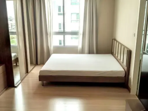 For rent, Plum Condo Phaholyothin 89, large screen TV. There is a washing machine too. You can reserve first come first serve.