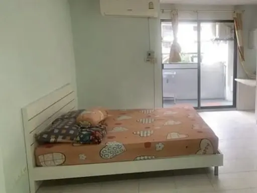 For rent: Champs Elysees Tiwanon, Building C, 3rd floor, near 7-Eleven, fully furnished, just bring your own luggage and move in.