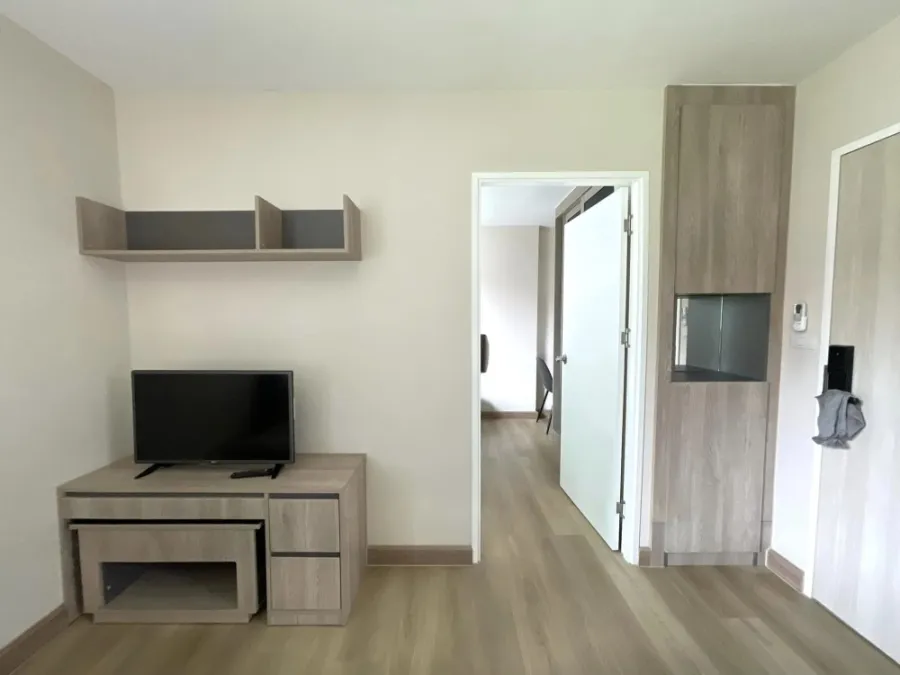 For rent: The Independent Condo Amata, natural view, clean room, very comfortable, fully furnished, don't miss it.
