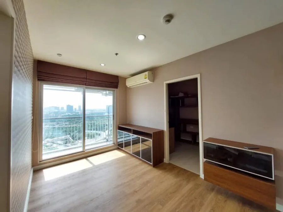 Sell ​​Aspire Sathorn-Taksin (Timber Zone) . 17th floor corner room with furniture and electrical appliances