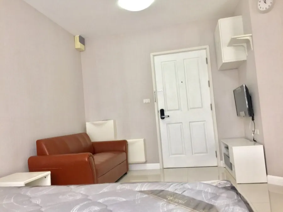 For rent, Plum Condo Ladprao 101, studio room decorated in white tone. The atmosphere is very nice. Book now.