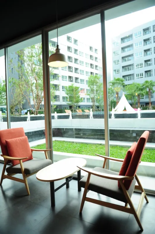 ขาย เอลลิโอ เดล เรย์ ห้องมุม ระเบียงวิวสระว่ายน้ำ รับลมเย็นสบายตลอดวัน ติดwall paper ทั้งห้อง จองเลย
