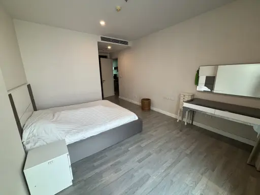 Condo for rent, The Room BTS Wongwian Yai, corner unit, high floor, unobstructed city view, plenty of natural light. Book now!